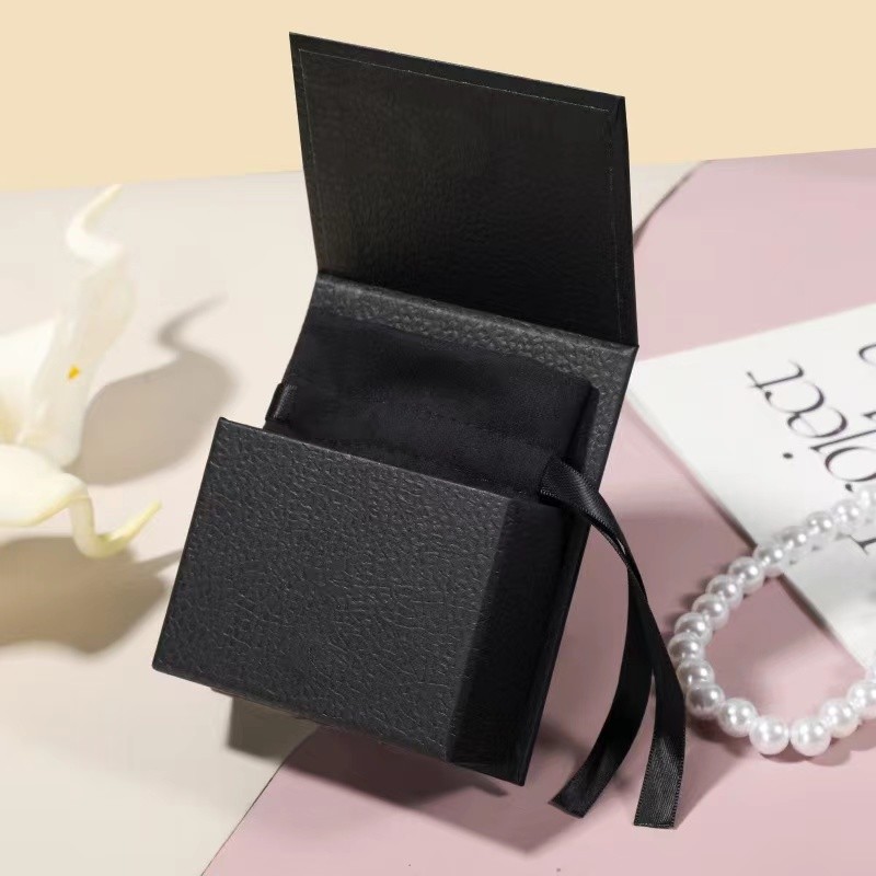 ODM Bracelet Necklace Box Jewelry Packaging Pouch Flip Top Magnetic Jewelry Gift Boxes