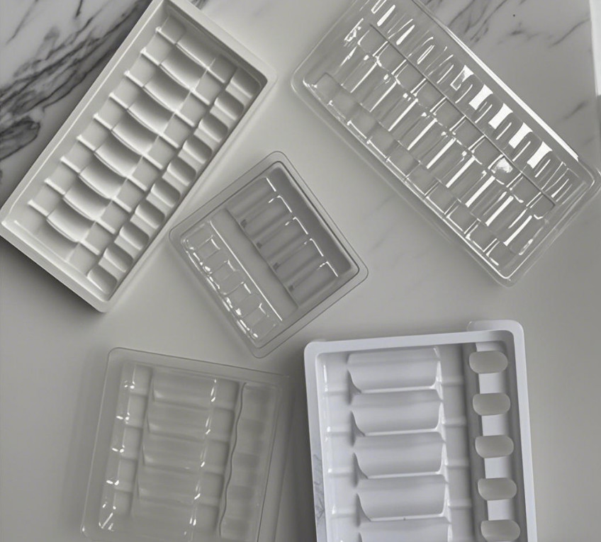 The manufacturer supplies 3ml of plastic powder needle tray inside a Xilin bottle