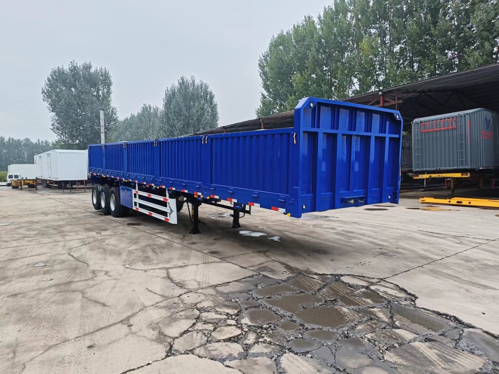 CIMC 2 3 4 Axle Animal Transporting Stake Fence Semi Trailer for Transport Cattle Sheep Horse