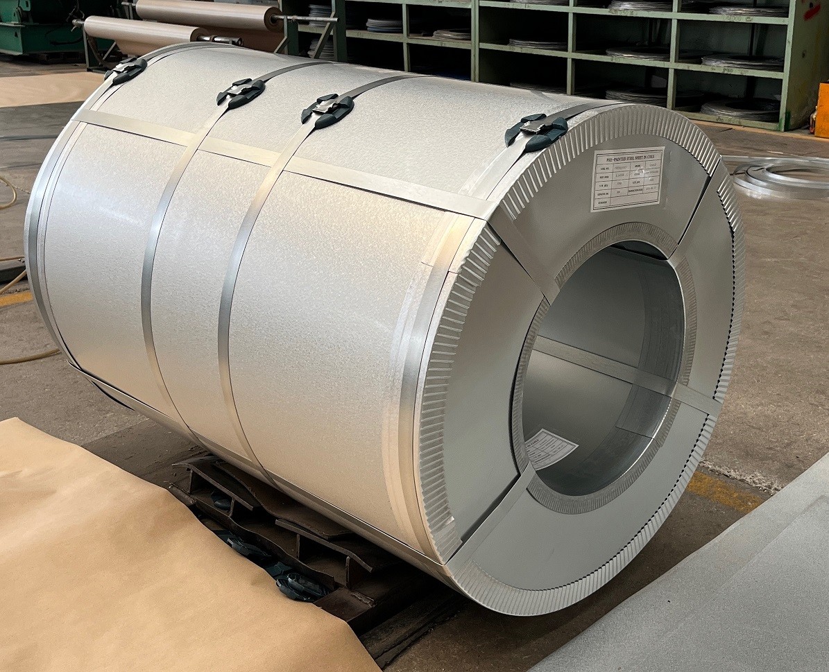 Ral Color PPGL PE SMP PVDF Metal Building Material Color Coated Coils Bright Matt High Light Surface Filming Dx52D PPGI