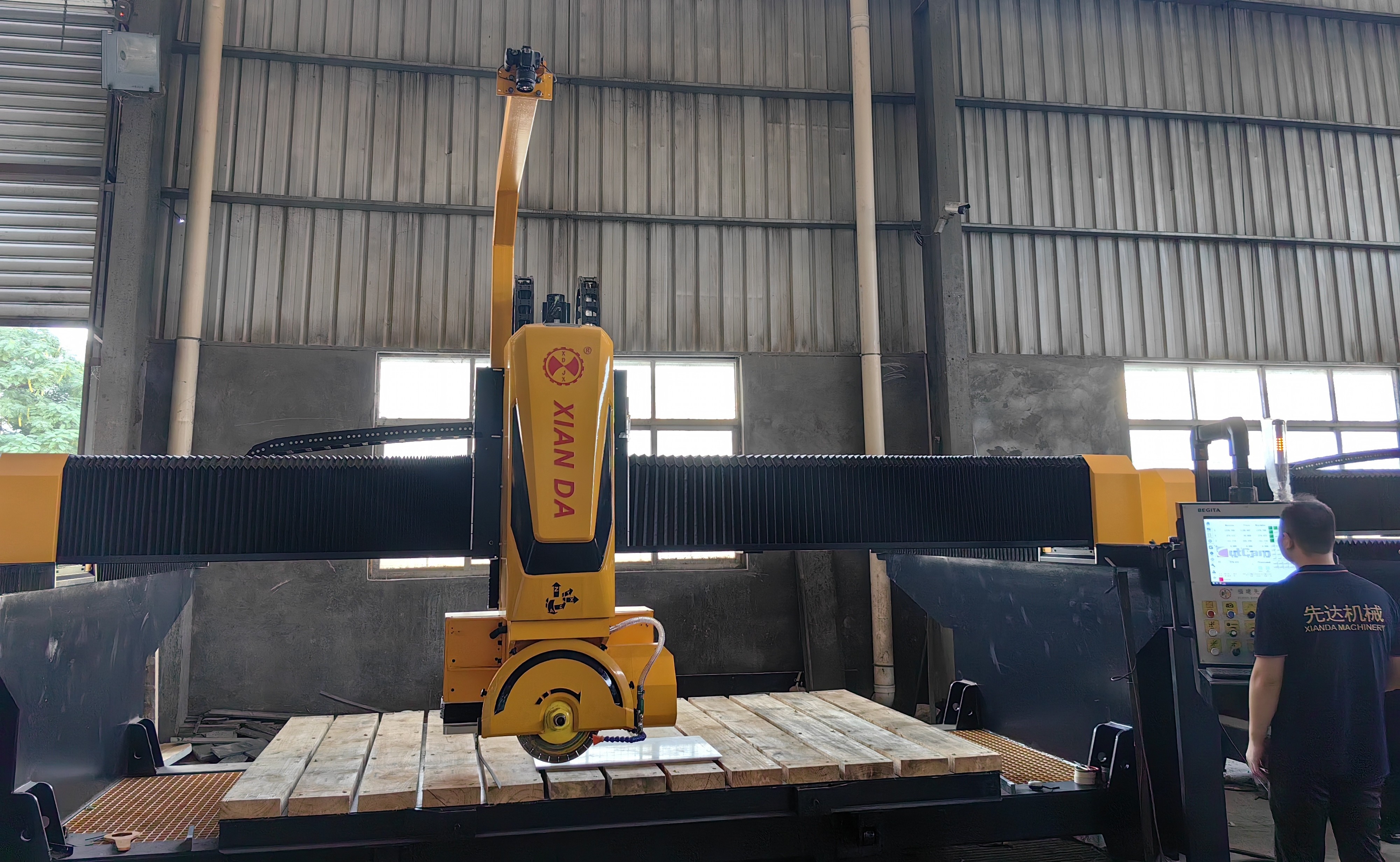 Powerful 5 Axis Stone Bridge Cutting Machine For Special Shape Arbitrary-shaped Lines