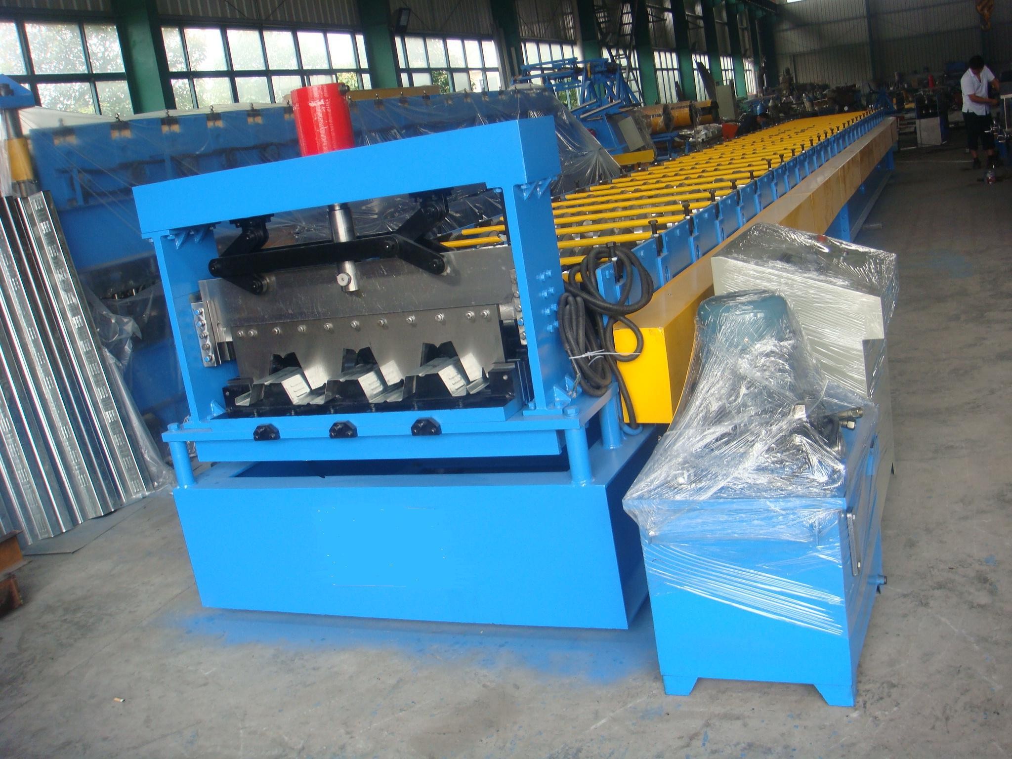 PLC Control Fully Automatic Metal Steel Roll Forming Equipment For Floor Deck Roof Deck Line Speed 8-12m/min