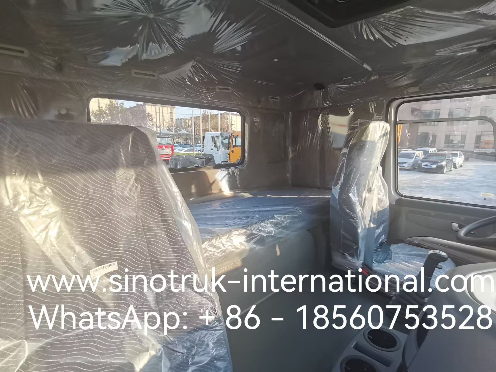 SINOTRUK HOWO LHD 6X4 400HP Water Oil Tanker Chassis
