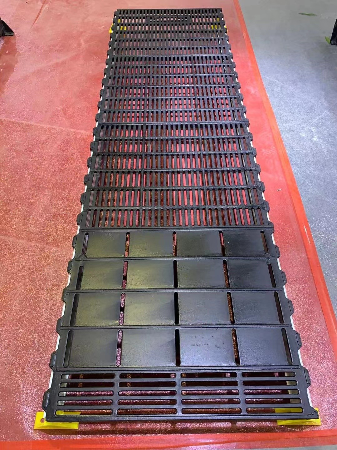 Polished Ductile Cast Iron Slat Slatted Floor For Pigs Sow