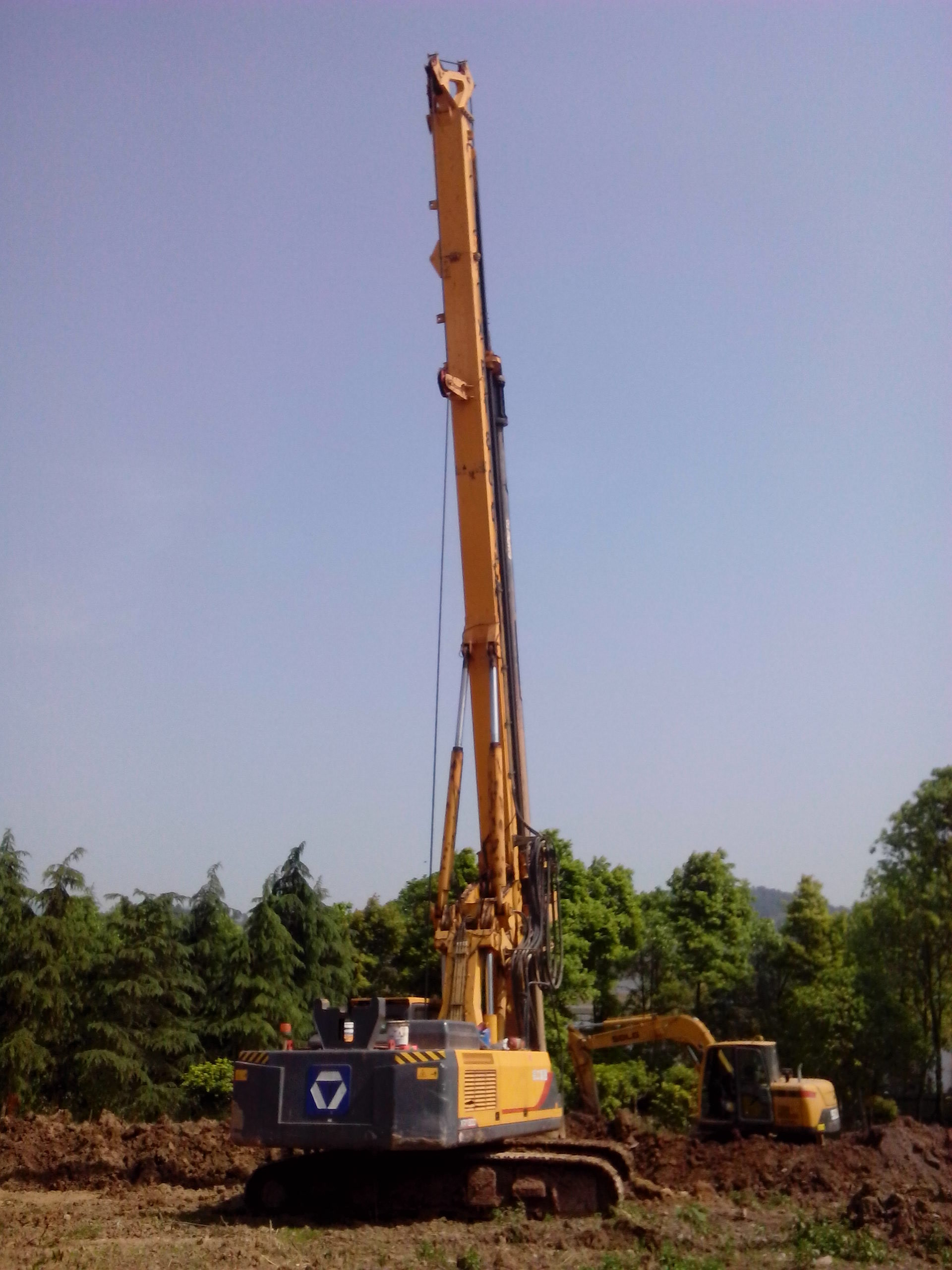 XR180D Pile Drilling Machine / Mobile Rotary Drilling Rig 1 Year Warranty