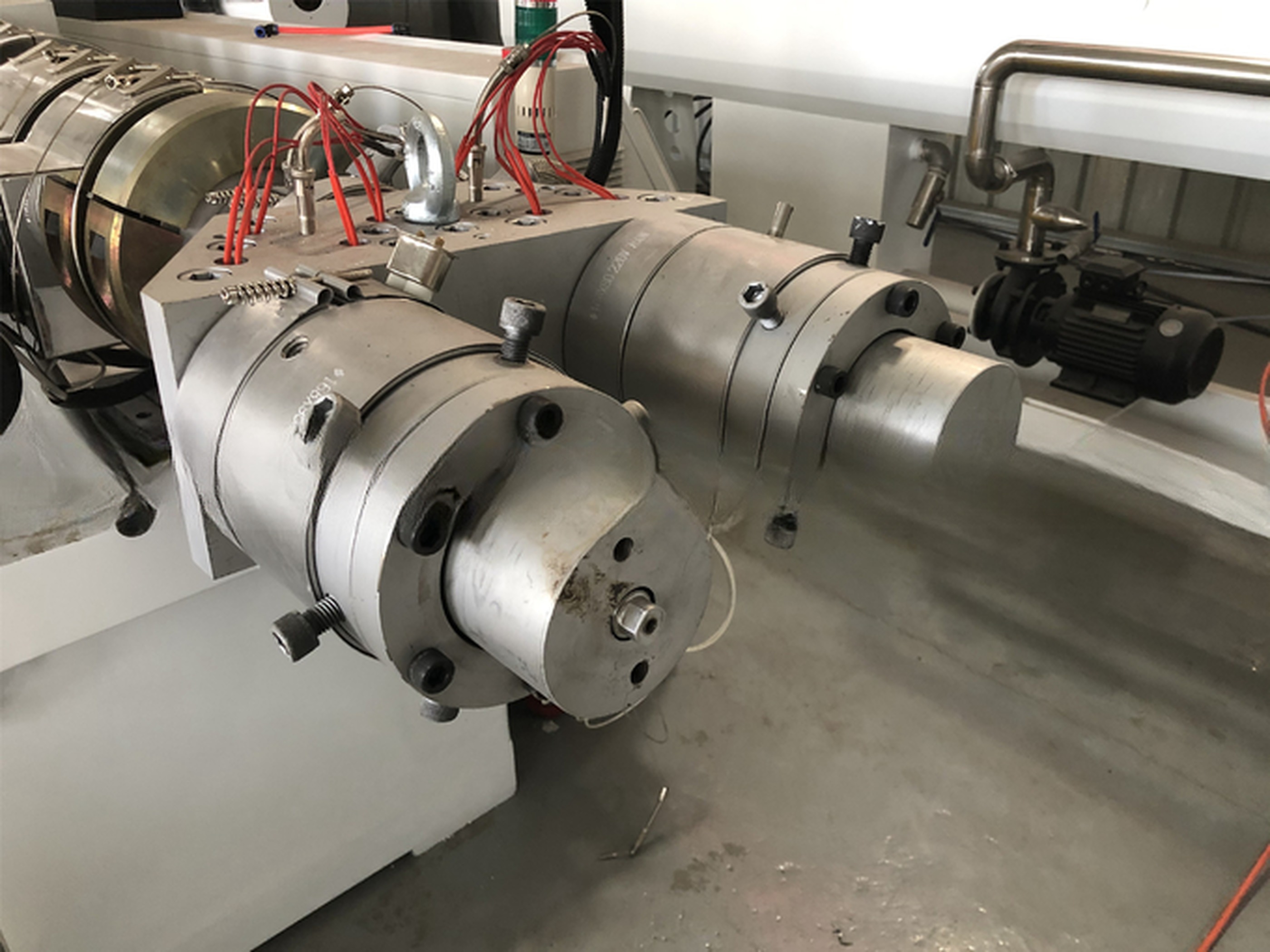22 1 Screw L/D Ratio Plastic Dual Electric Conduit Pipe Making Machine for CPVC UPVC