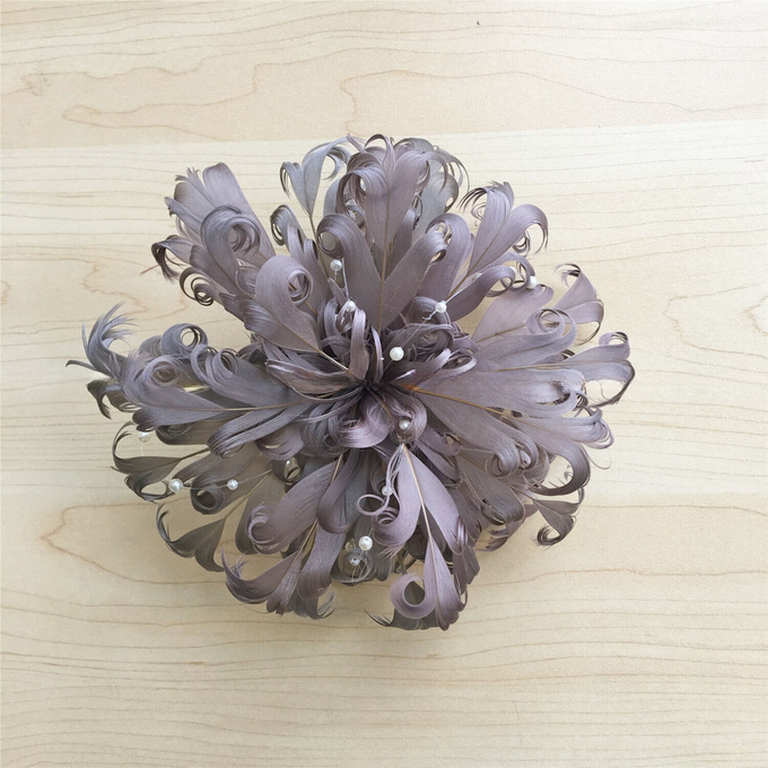 Beautiful Dyed Goose Feather Flower Mount with Wire Accessory