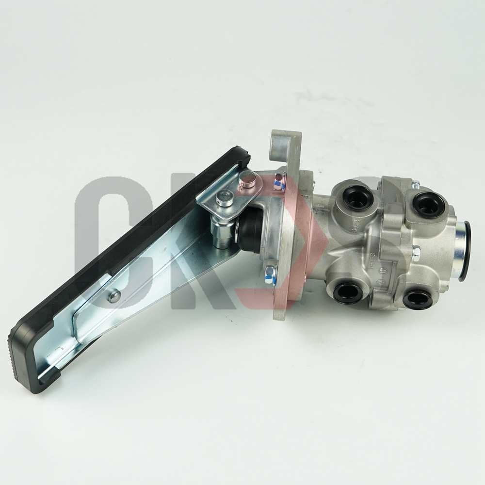 OEM 241-02904 Nissan UD Japanese Truck Brake Valve