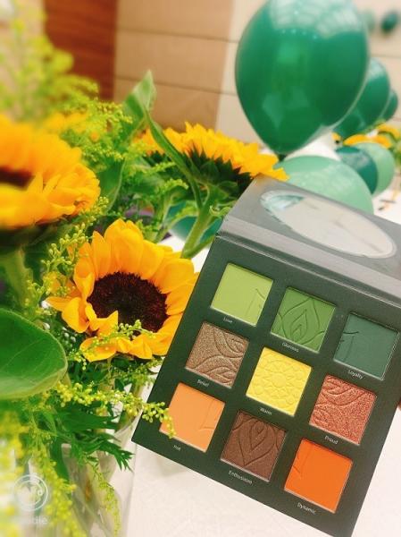 Private label Makeup cosmetics high pigmented Sunflower eyeshadow palette OEM