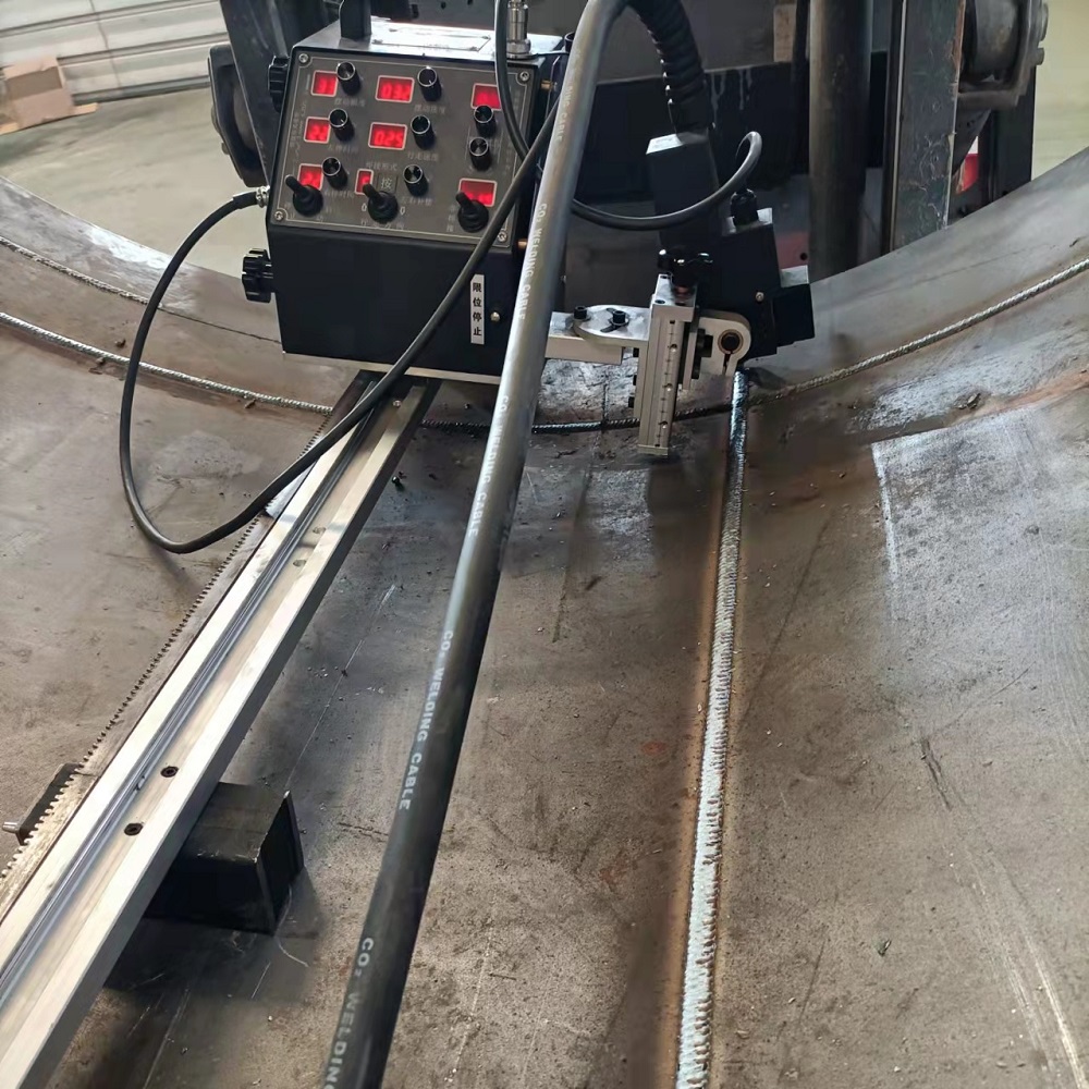 Welding Manipulator for Steel Plate Seam in Tank Construction Applications