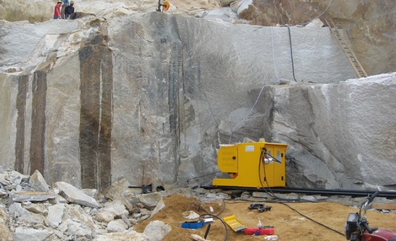 Stone quarry machine, Diamond Wire Saw Cutting Machine with high working efficiency for marble quarry,Model 55kw