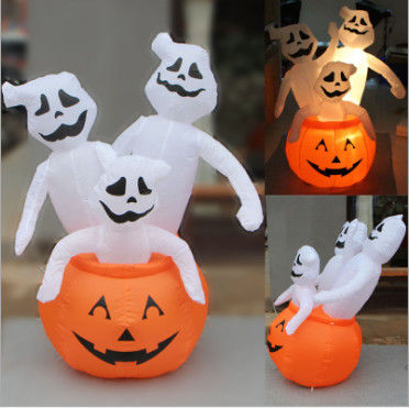 Halloween jack-o '-lantern bar hotel shopping mall the atmosphere of the hotel is decorated with gas and air model decor