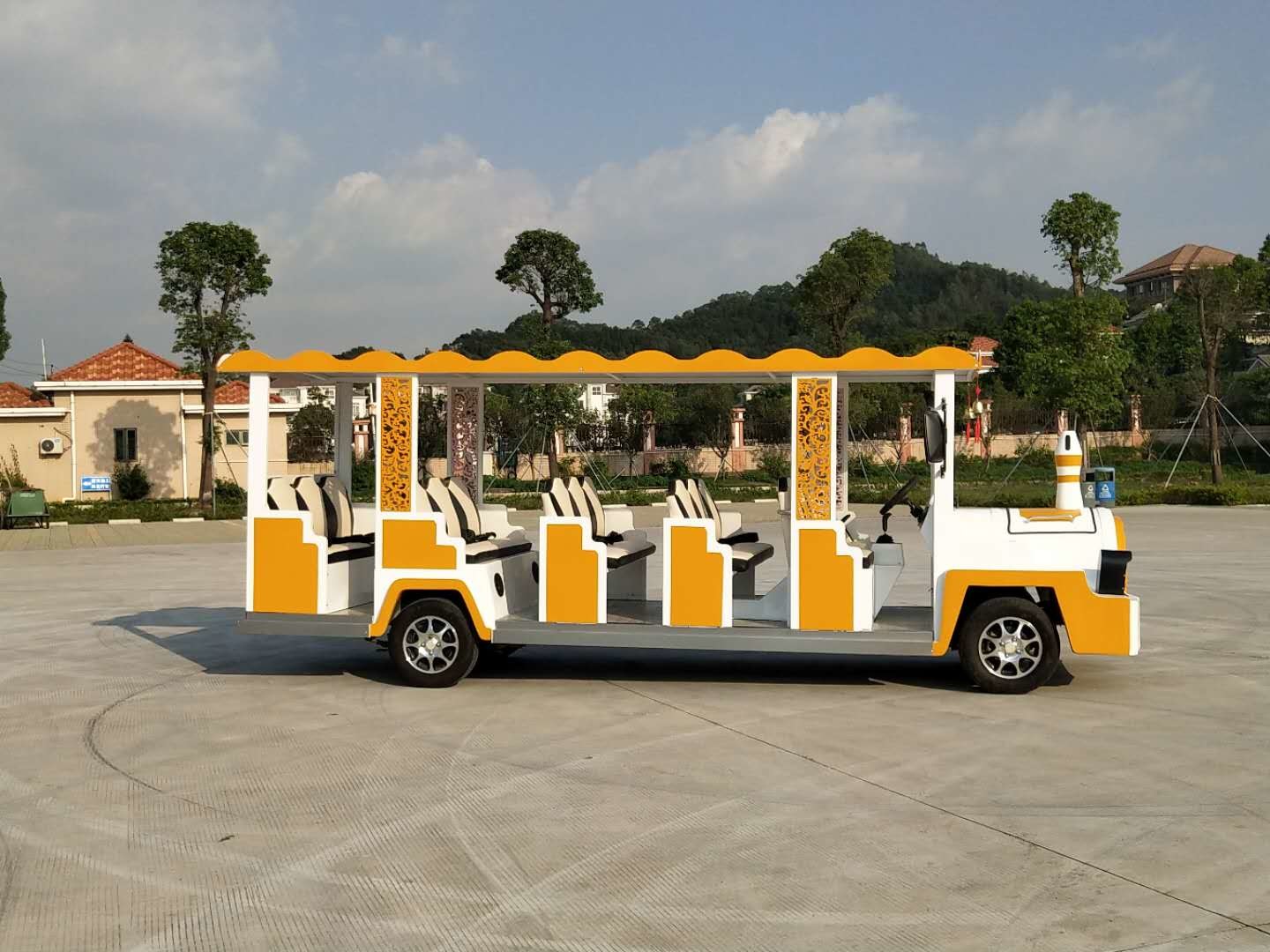 14 SEATS Electric Cartoon Sightseeing Bus power 72v7,5kw speed 28km/h