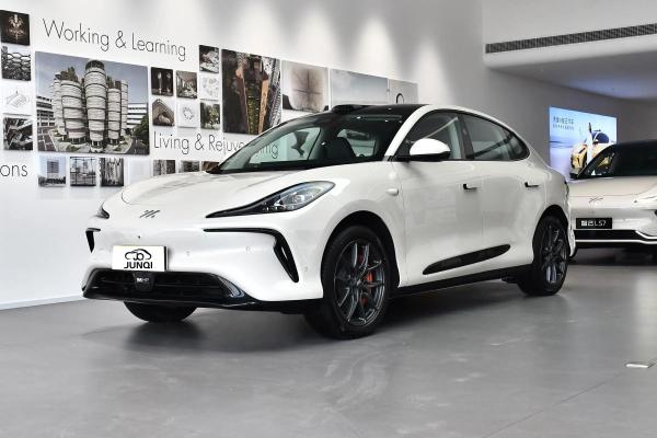 Zhiji LS6 2023 Max Super Performance Edition IM Electric Car 787 Horsepower