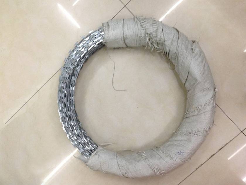 Guaranteed Quality Unique Galvanized Barbed Wire 50 KG Per Roll GI Barbed Wire Bunnings For Protection