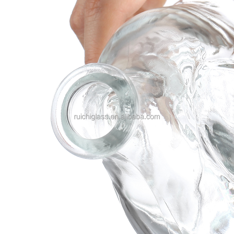 Customize Sealing Type Skull Head Glass Bottle in 300mL 350mL 750mL Sizes for Spirits