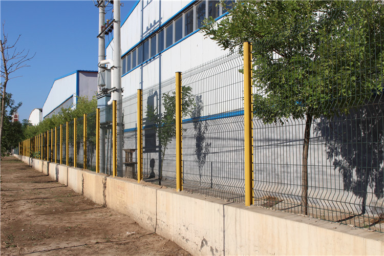 2030mm Tall Q235 3d Welded Wire Fence Green Powder Coated