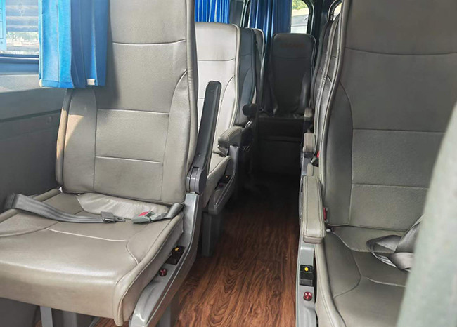Second Hand Tour Passenger Coach Bus Diesel Powered Luxury 25HP Yuchai