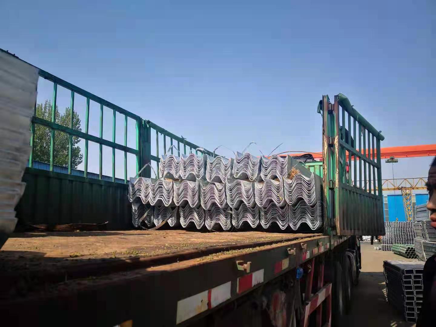 Hot Galvanized and Cold Rolled Technology Q235 Q345 Highway Guardrail Traffic Barrier