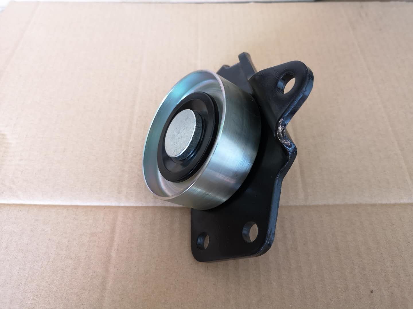 4HK1 Fan Belt Adjuster 8980318111 FSR FRR NPR NNR NMR Engine Model 4HK1 Fan Belt Tensioner pulley