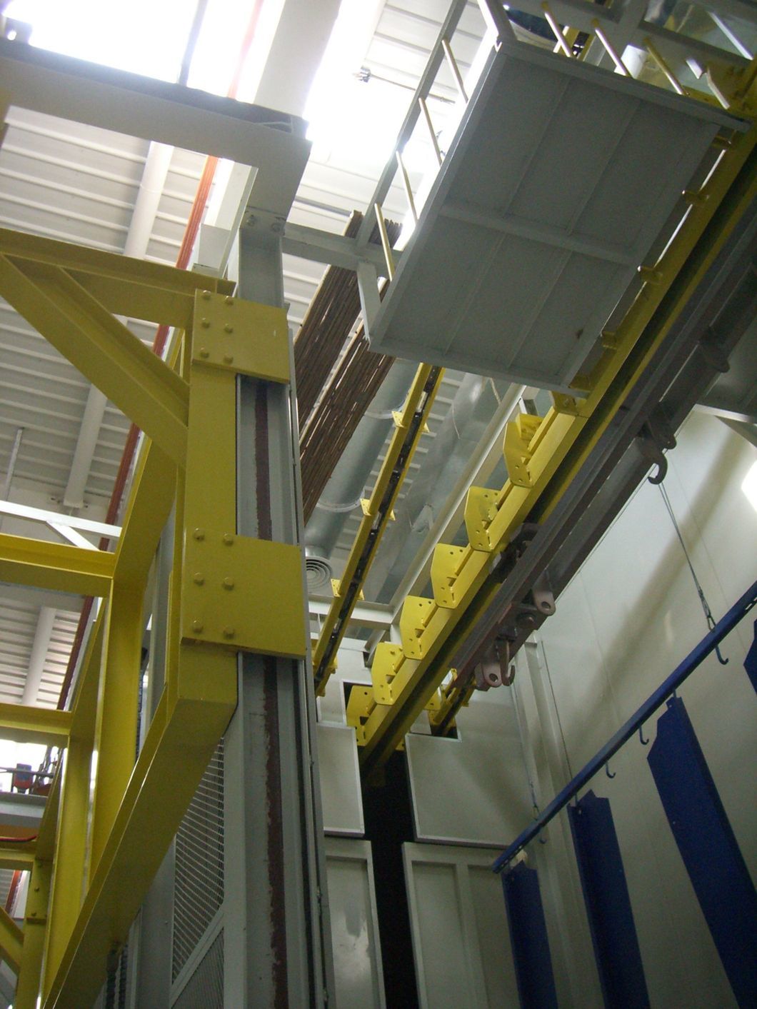 Professional Power&Free Conveyor System with Lifting Machine for Coating Production Line