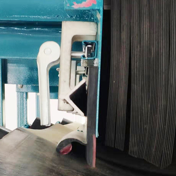 Abrasion Resistant Belt Conveyor Side Skirt Y Type Skirting Rubber Lining