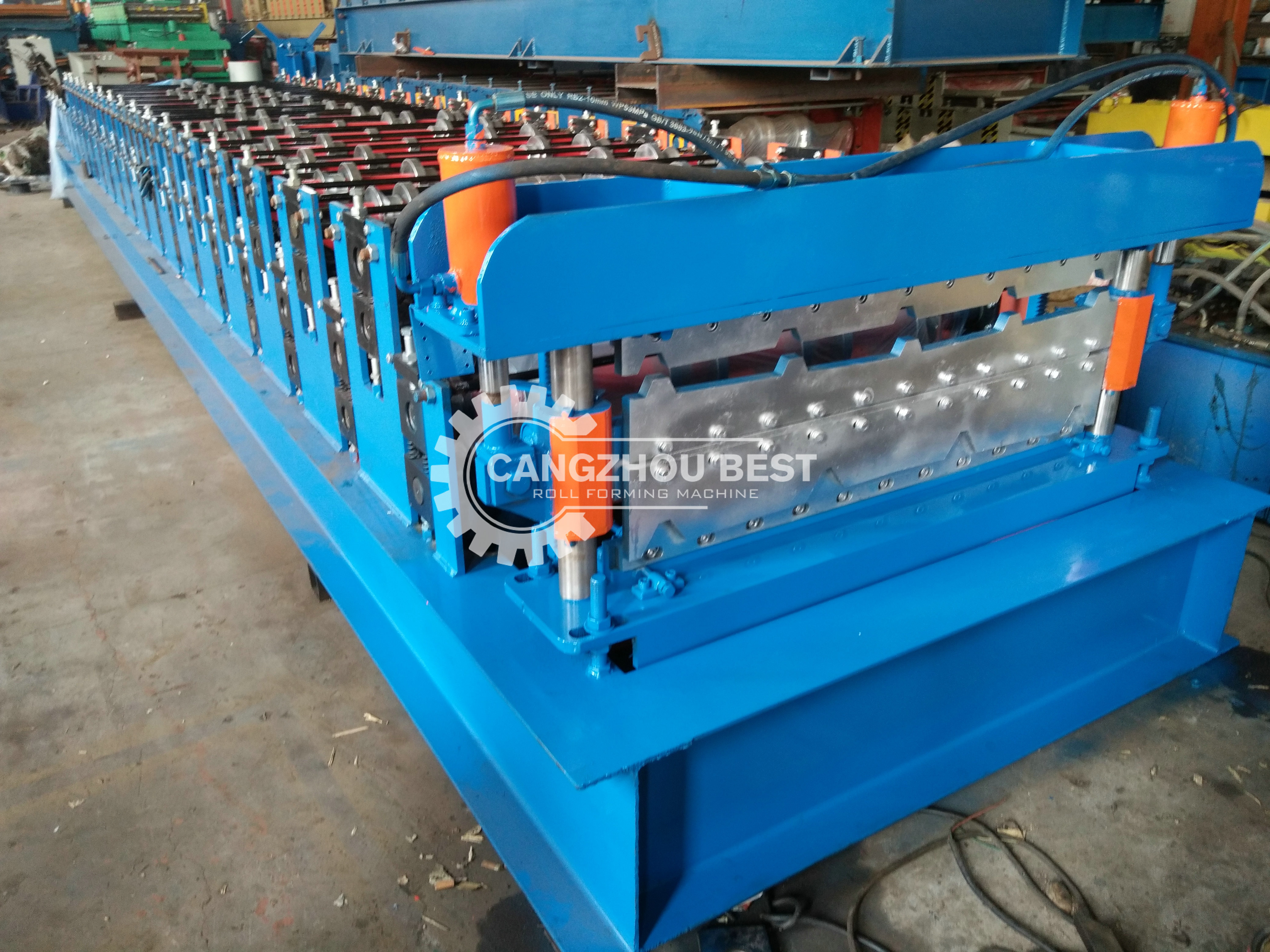 PLC Control 380V 50HZ Metal Roof Making Machine With 24 Months Warranty