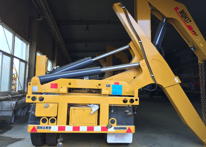 37 T Container Side Loader Crane Truck Mounted Crane With Hydraulic System