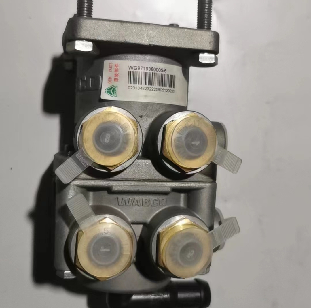 Heavy Duty Truck Howo Truck Parts Foot Brake Valve Brake Master Cylinder 6 Holes WG9719360005/6