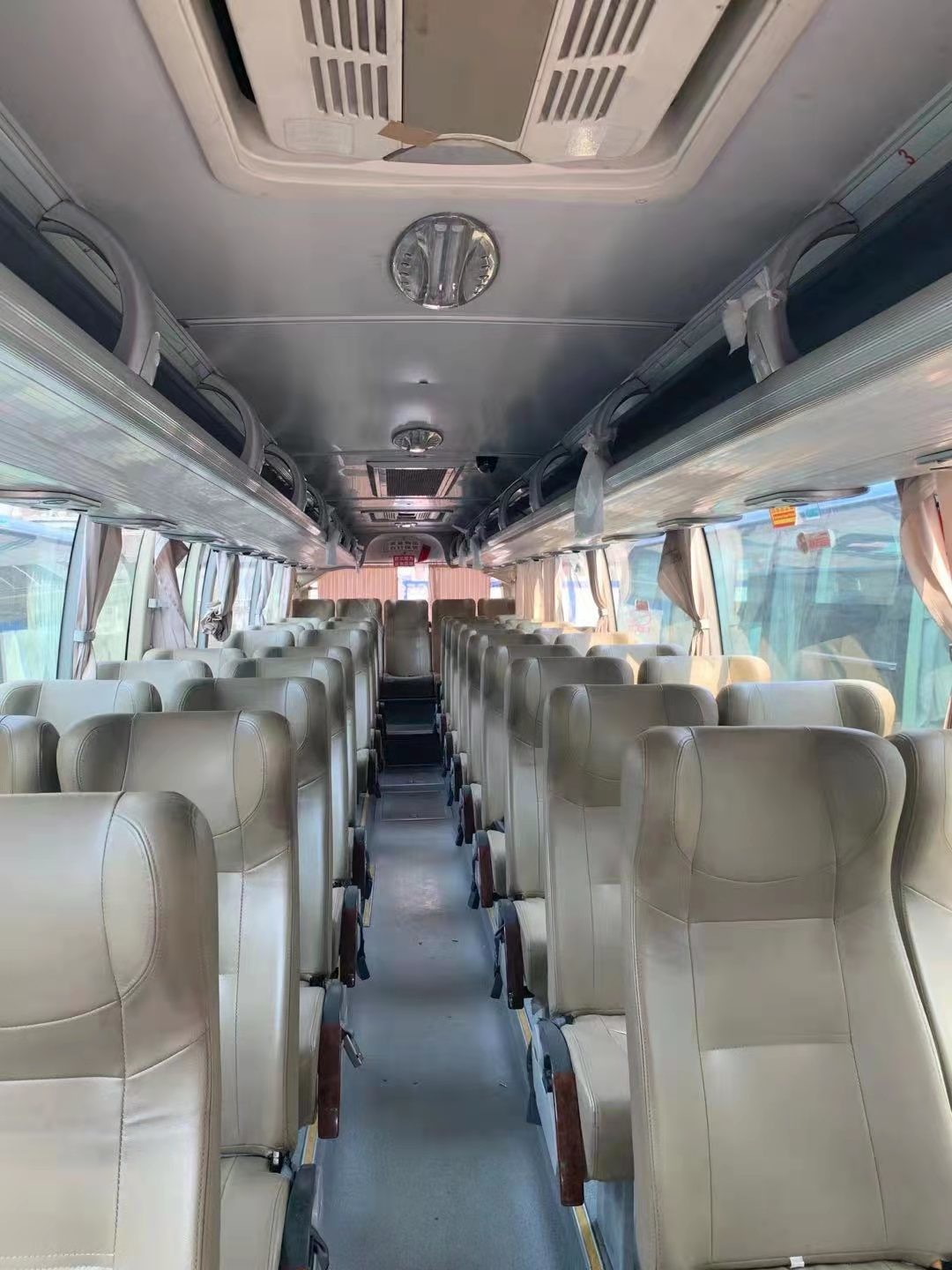 Used Yutong Bus ZK6107 Used Passenger Bus 41 Seats Double Doors Used Coach Bus Steel Chiassis Low Kilometer