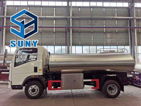 5000 L HOWO Smaller Stainless Steel Water Tanker Truck 4x2 Milk Tanker Transport