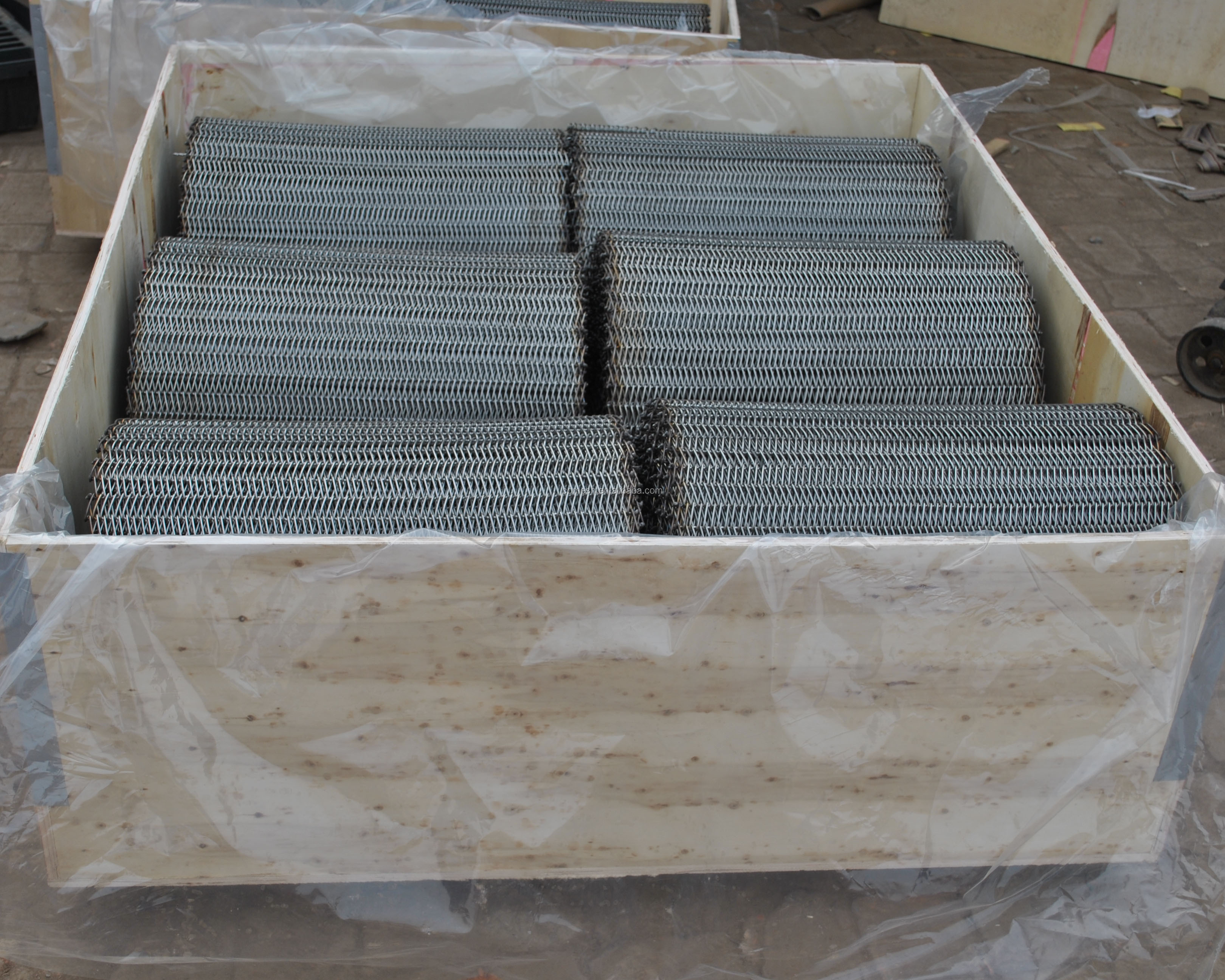 Light Grey Stainless Steel Plate Link Conveyor Belt With Baffle