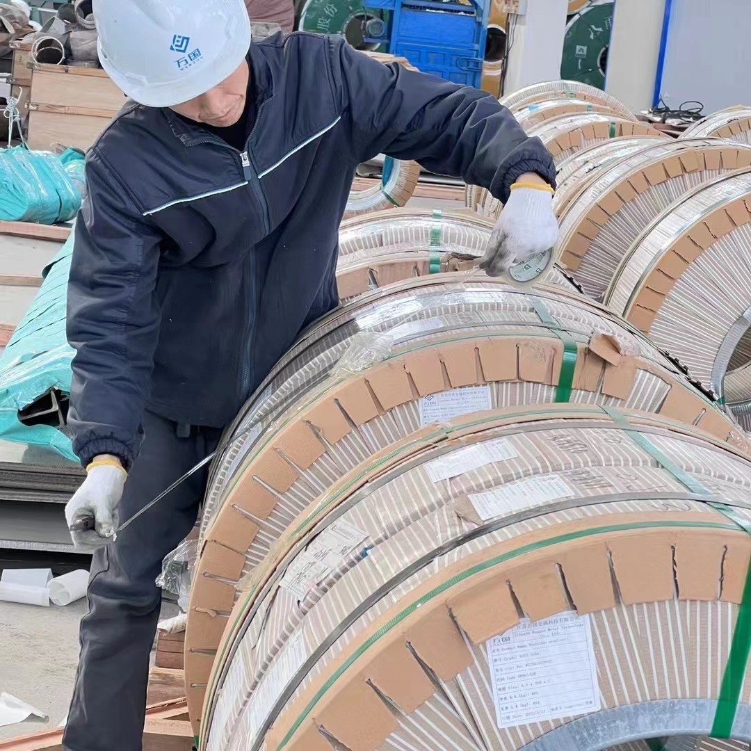 Cold Rolled Stainless Steel Strip Roll 0.3 - 3.0mm Slit Cutting Without Burr 8K