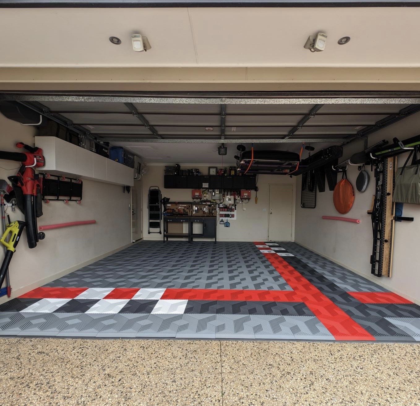 Outdoor Garage Tiles Interlocking Scratch Resistant Plastic Garage Floor Tile