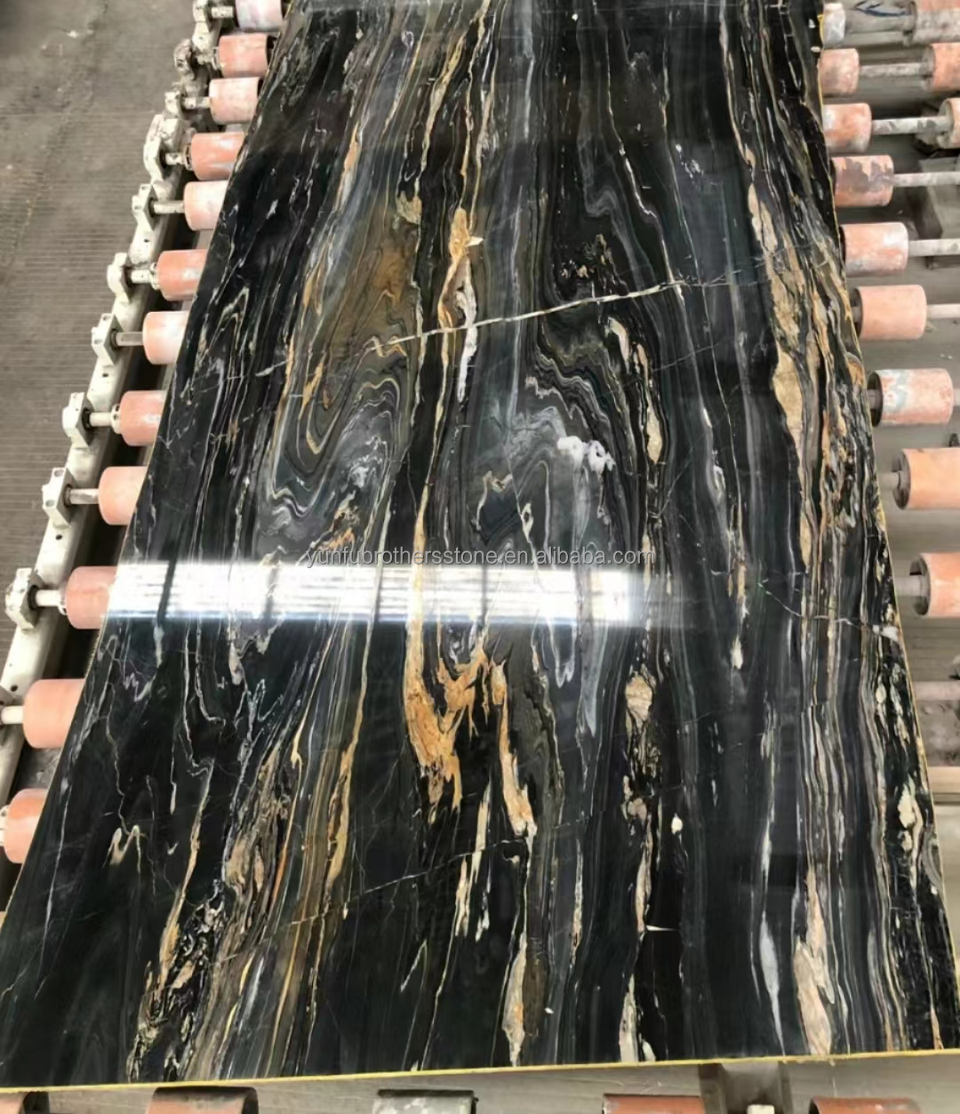 Chinese Granite Luxury Kitchen Countertop with Polished Black Gold Stone