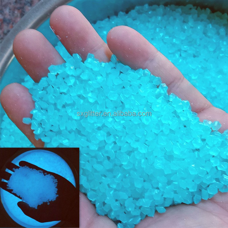 Fluorescent Particles Crafted into Ecofriendly Luminous Stones for Garden Walkways Decor Essential