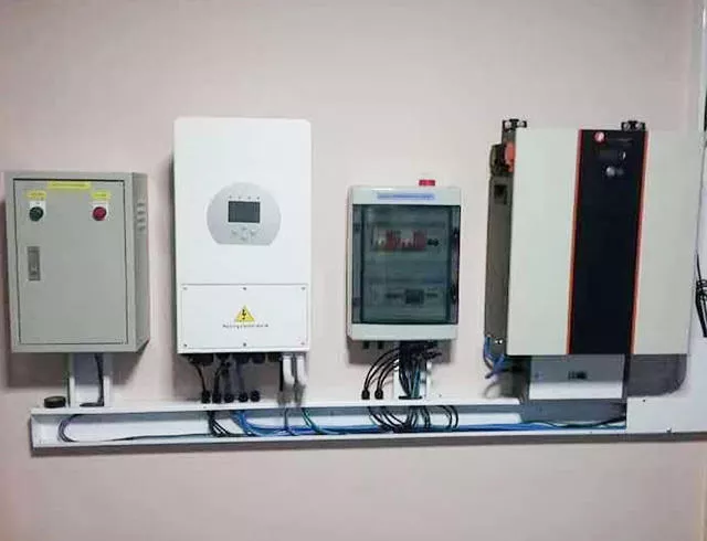 Stable Output Voltage Deye Hybrid Solar Inverter 5kw 6kw 8kw 10kw12kw 3 Phases EU 12kw