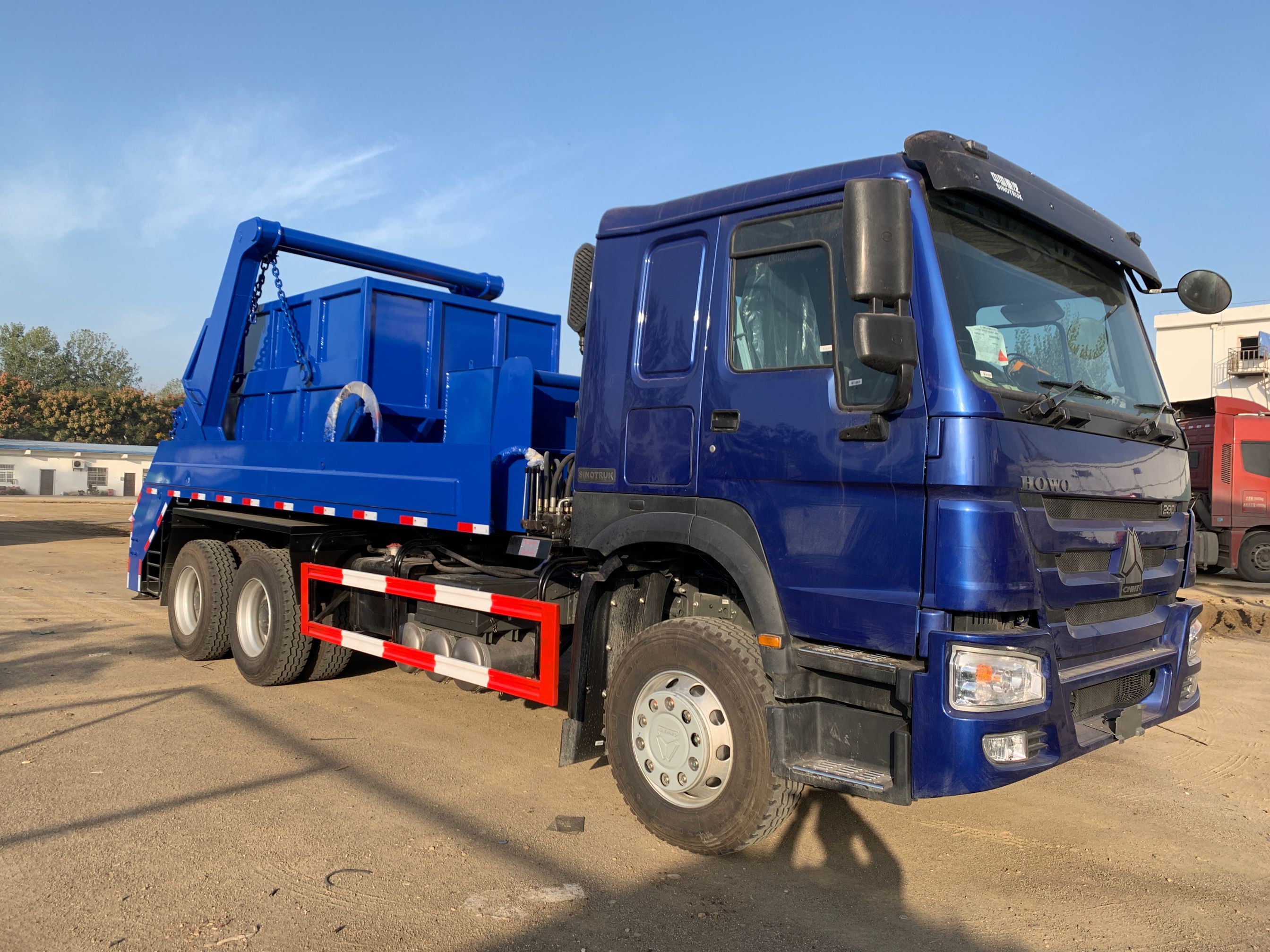 Sinotruk HOWO skip loader garbage collecting truck