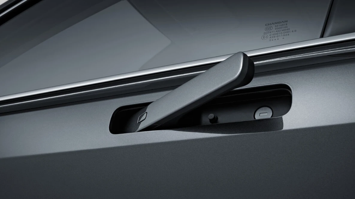 Power-saving Changan QIYUAN A05 Hybrid Car Touch Screen and ACC Cruise Control for Efficiency