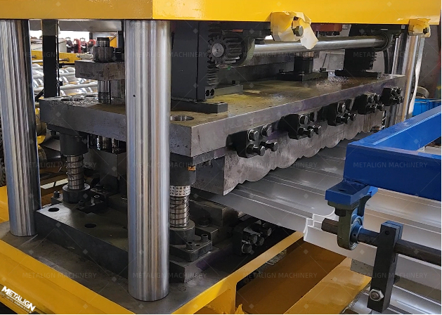 Traditional Metal Roof Tile Roll Forming Machine With Hydraulic Punching And Auto Stacker