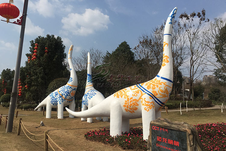 15Metters Fiberglass Dinosaurs Can Be Customized For Chinese Cultural Plum Patterns