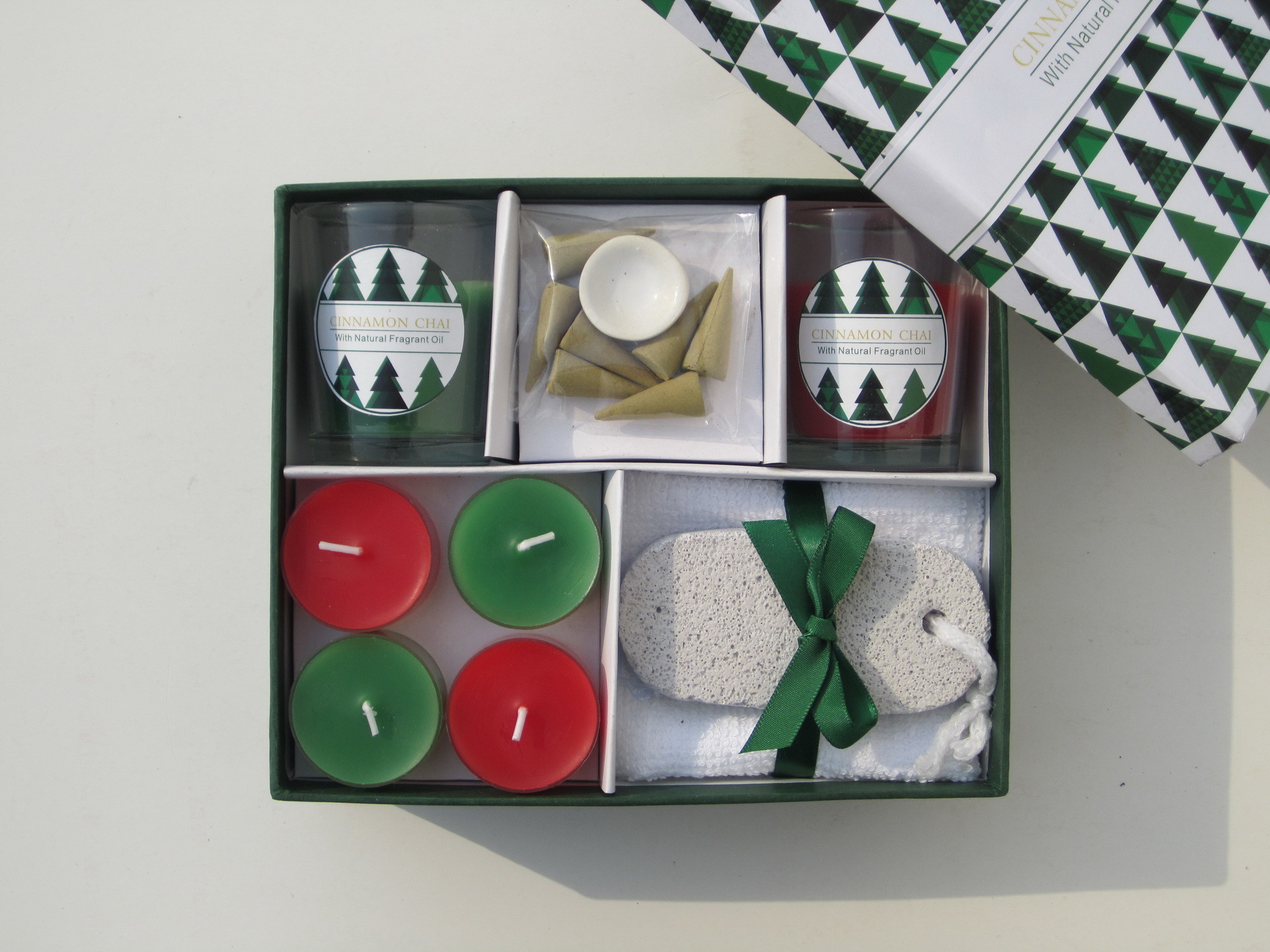 Red & Green Cinnamon chai fragrance scented tealight candle & glass candle packed into gift box