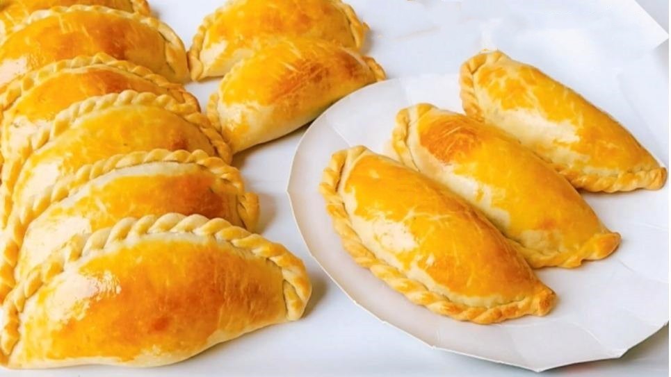 110v 220v 240v fully automatic dumpling Gyoza machine Ravioli/Pierogi/Elmeni/Empanada Samosa manufacturing machine