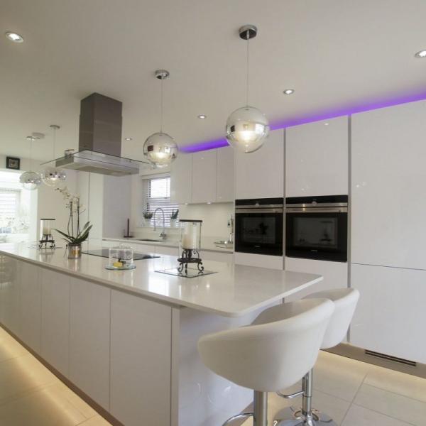 Lacquer Finished Kitchen Cabinet with Acrylic Door Panel and Quartz Stone