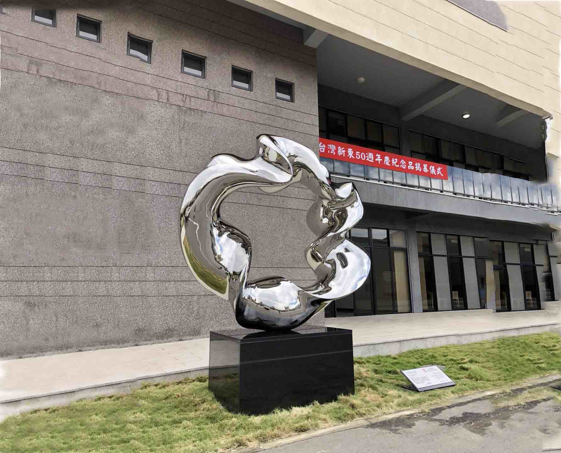 Abstract Metal Circle Sculpture Western Art Size Customized Stainless Steel