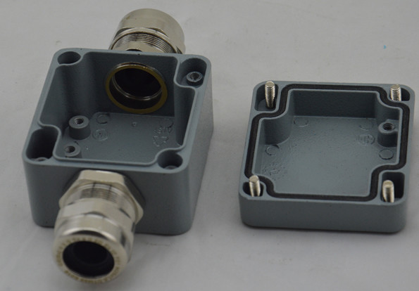 67 X 60 X 50mm Aluminum Enclosure Box EMV Shielding IP66