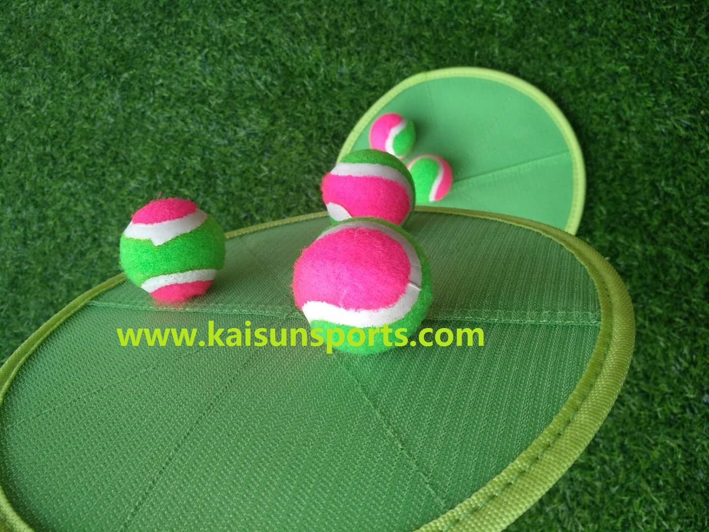 sticky golf ball , sticky ball , golf ball , golf balls , target golf ball , ball , mini golf