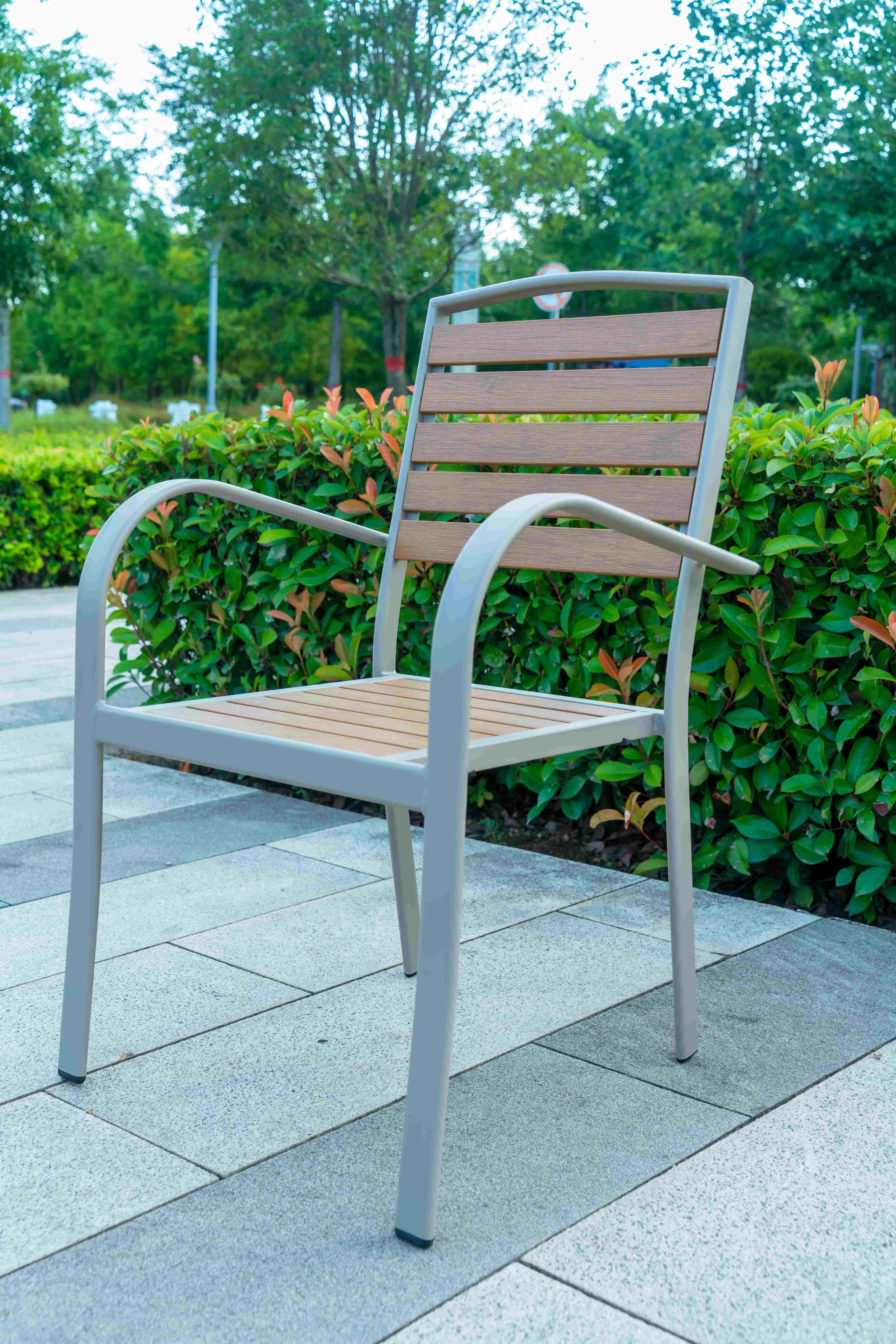 Outdoor Poly Wooden Dining Table And Chairs Plastic Wood Patio Table And Chair Set 5 Pieces Set