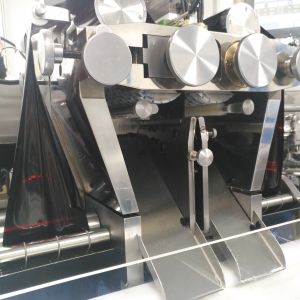  Automatic Paintball Encapsulation Machine Precise Control System 8000 - 32000 / H Manufactures