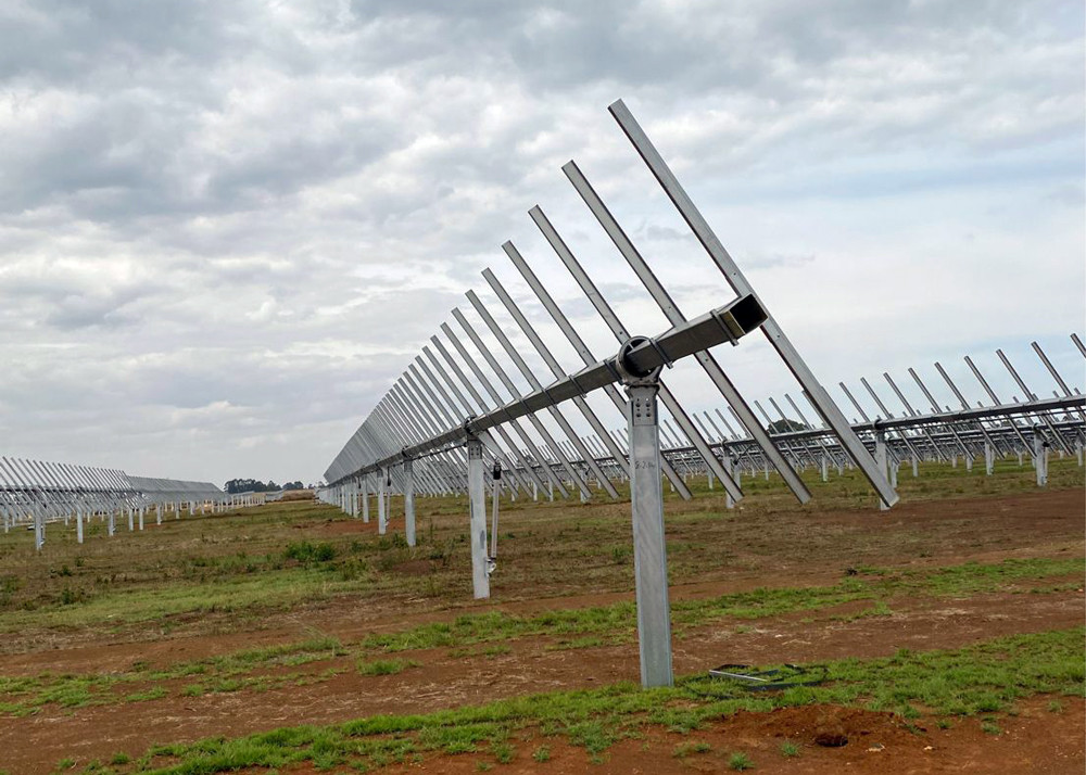 Ground Photovoltaic Solar Mounting System Single Column Tracking System